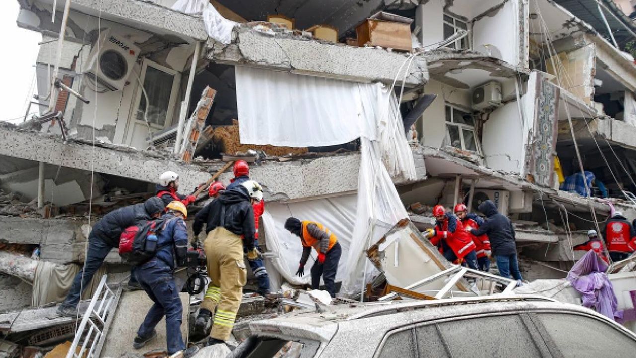 Dünya basını Türkiye'deki depremi nasıl gördü?