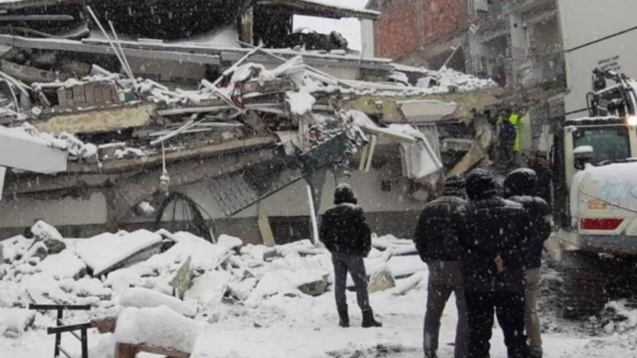 Maraş merkezli depremlerde can kaybı 43 bin 556'ya yükseldi