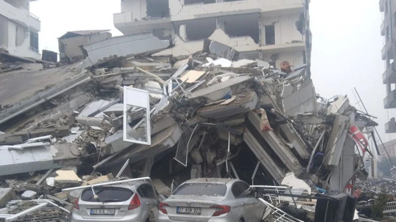 AFAD: Deprem felaketinde yaşamını yitirenlerin sayısı 40 bin 689'a yükseldi