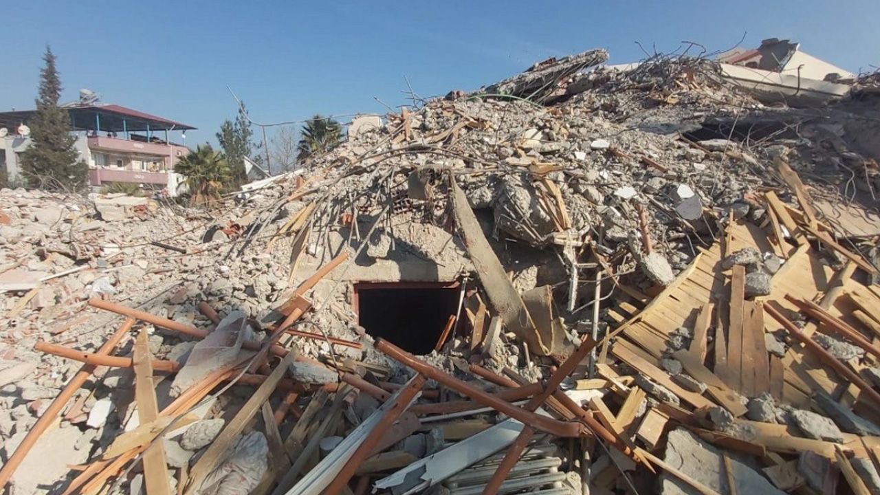 Depremde iki özel öğrenci yurdu yıkıldı: Süleymancıların çıktı