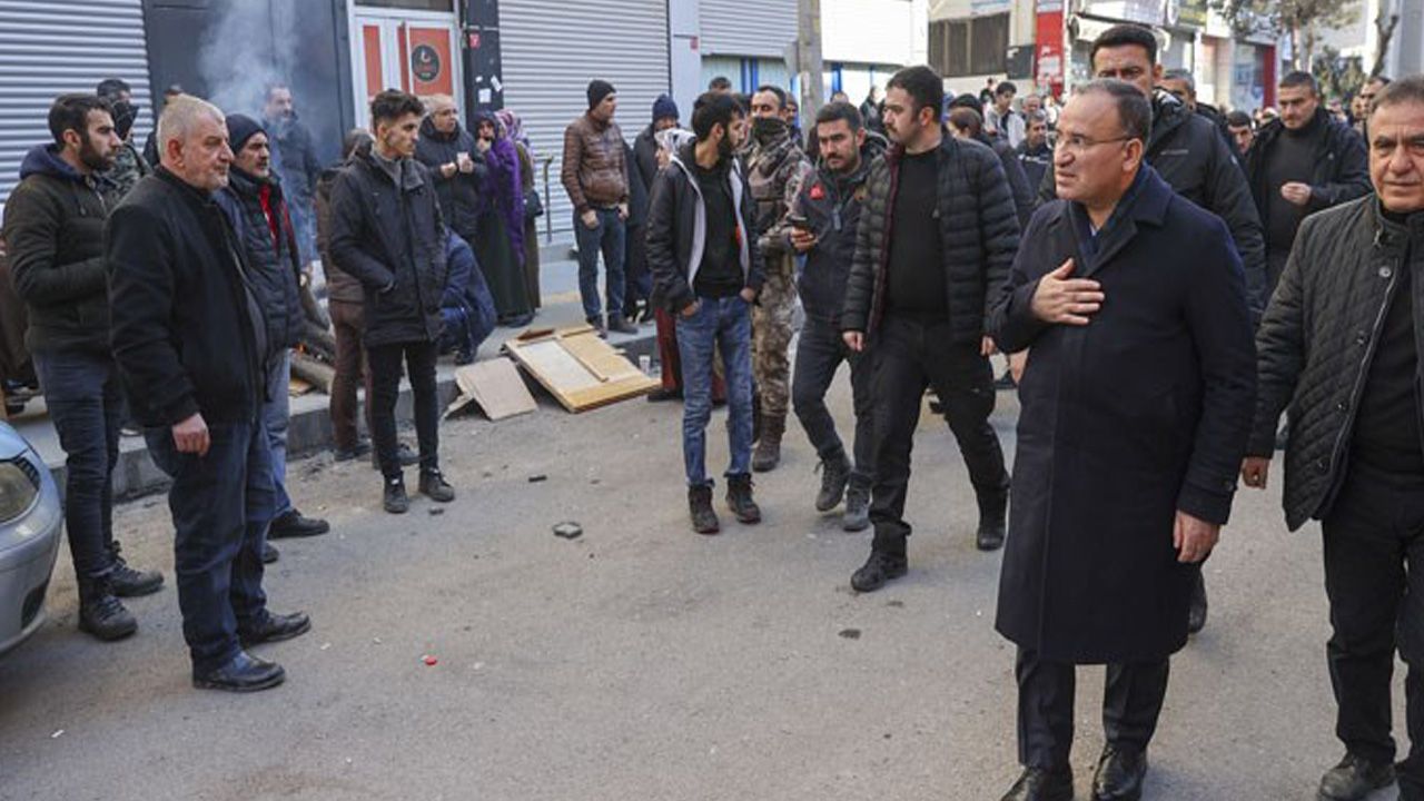 Diyarbakır'a giden Bakan Bozdağ ve AKP'li Eronat yuhalandı