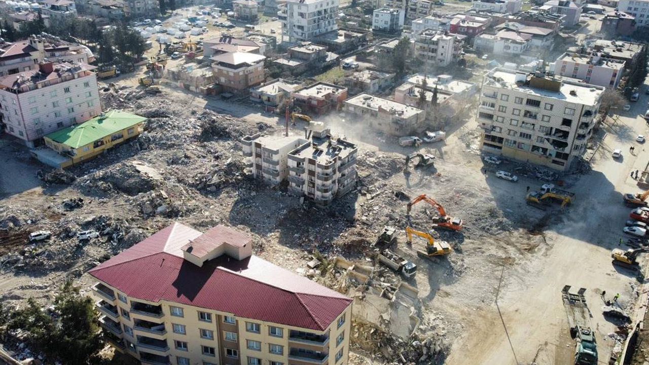 Depremin yıkım ve enkaz kaldırma faturası en az 12 milyar lira
