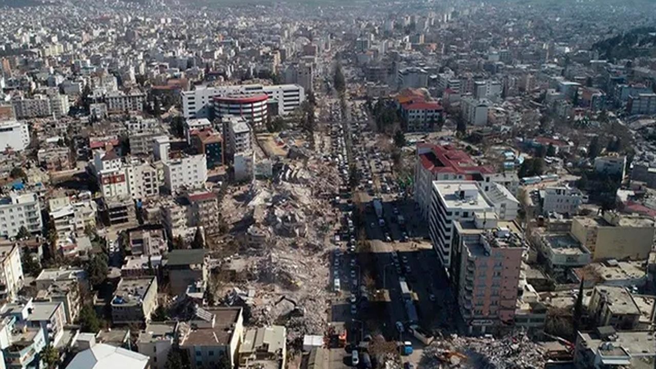 Depremin altıncı günü: Can kaybı 21 bin 43'e yükseldi