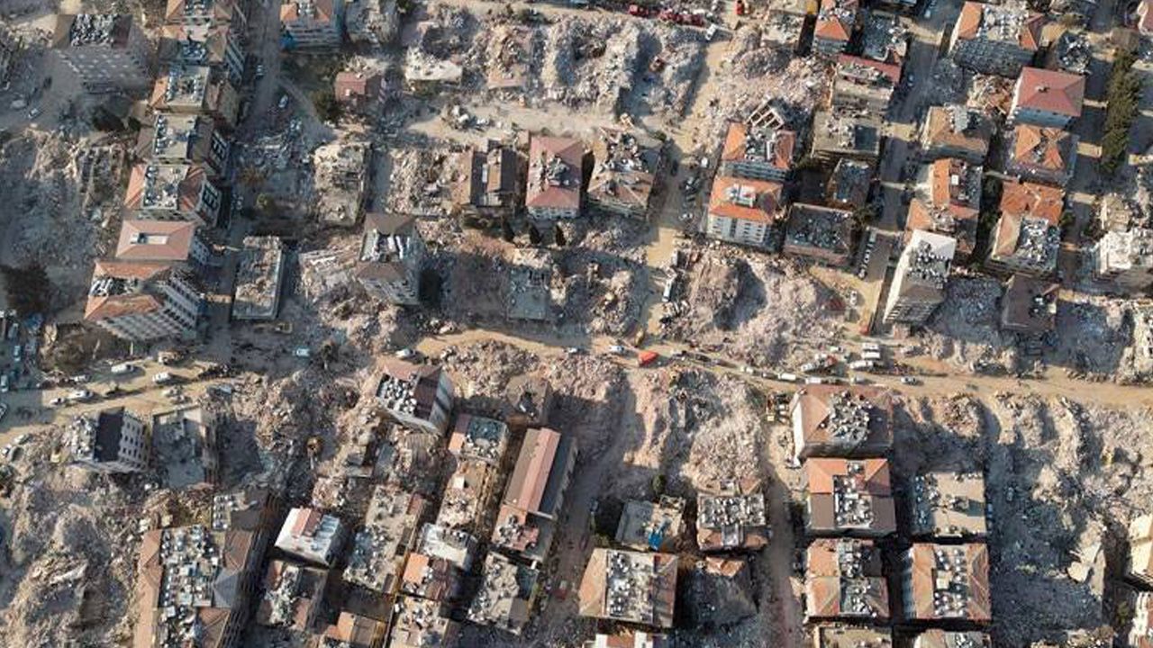 Osmaniye’de ağır hasarlı binaların yıkımı mahkeme kararıyla durduruldu