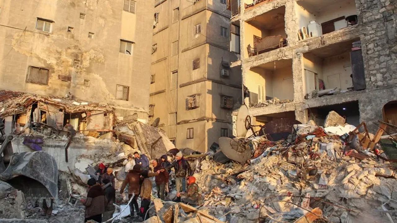 Depremde yaşamını yitirenlerin sayısı, 3 bin 703'e yükseldi
