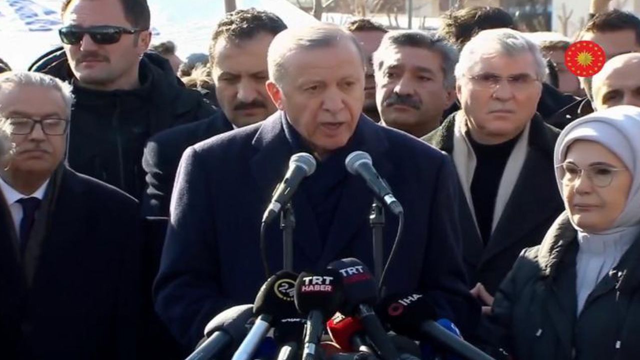 Erdoğan'a Samandağ'da "Geliyor gelmekte olan" protestosu