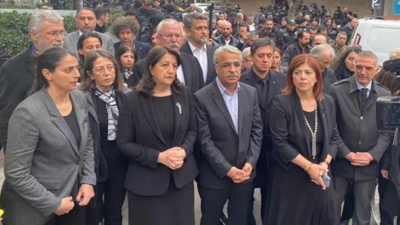 Kızılay'a yürümek isteyen HDP'lilere polis engeli