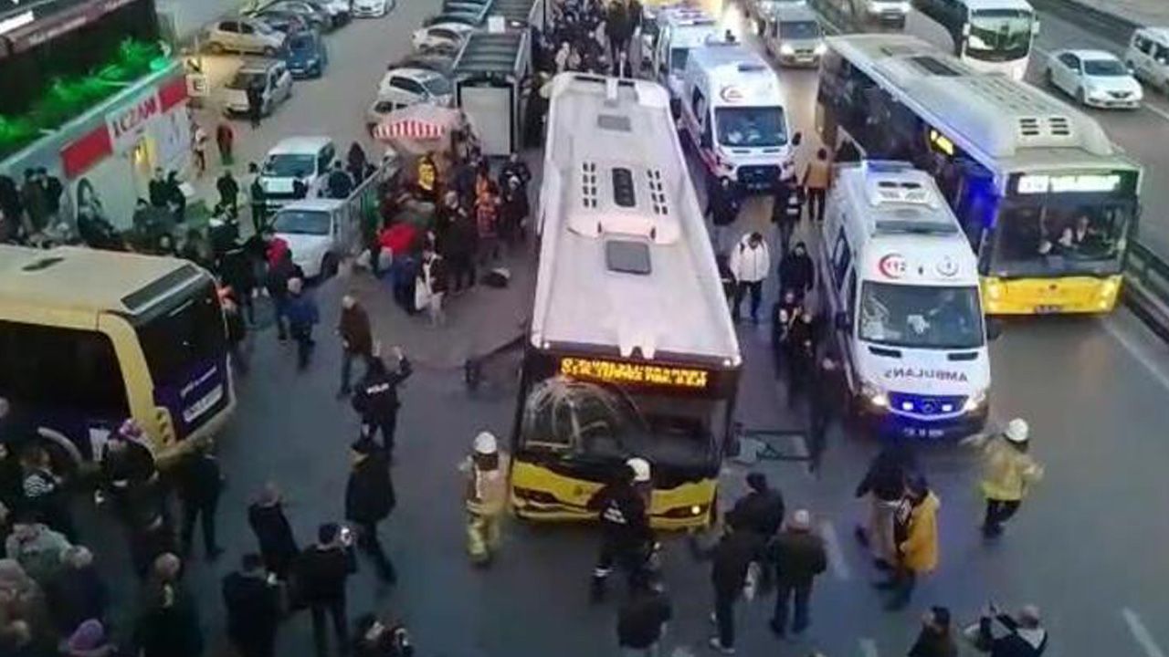 Bahçelievler'de duraktaki yolculara İETT otobüsü çarptı