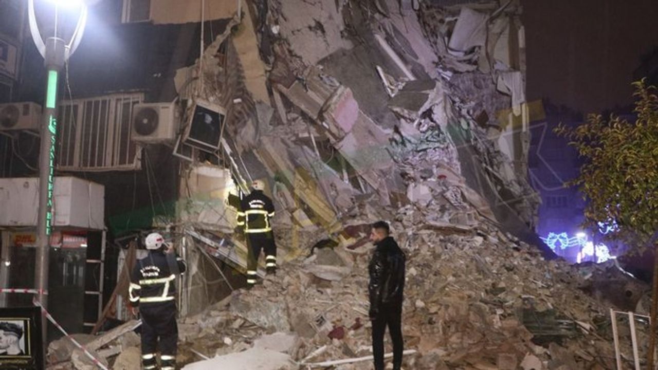 AFAD revize etti, Maraş'ta 7,7 büyüklüğünde deprem: 912 ölü