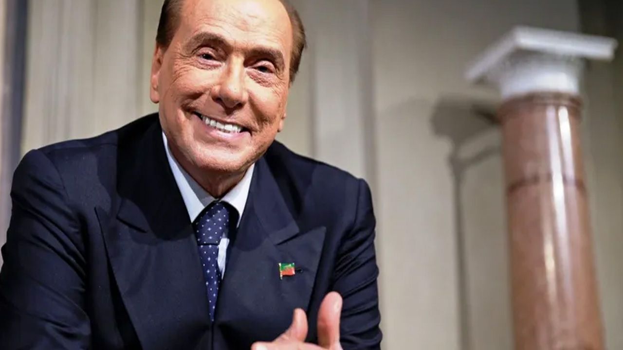 Berlusconi hastaneye kaldırıldı