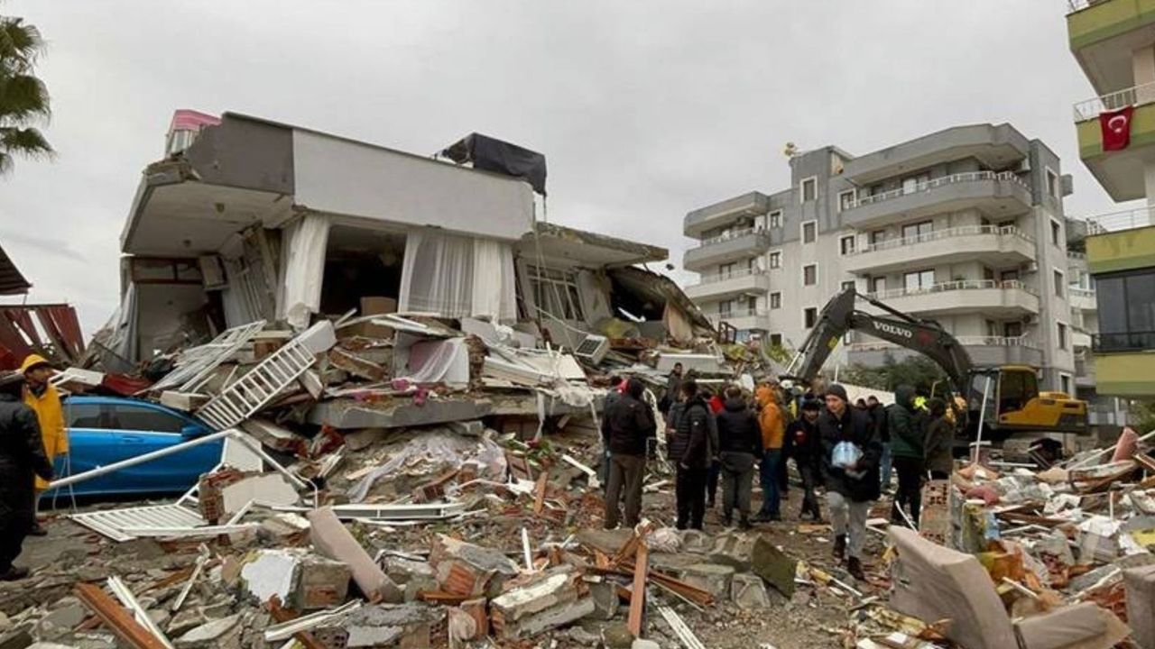 Deprem bölgesinde 44 eczacı hayatını kaybetti, 1200 eczane yıkıldı veya ağır hasarlı