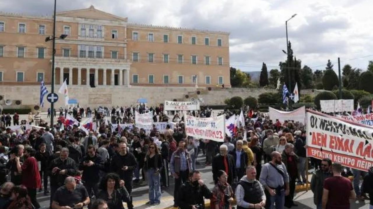 Yunanistan'da binlerce eylemci sokakta: Unutmayacağız