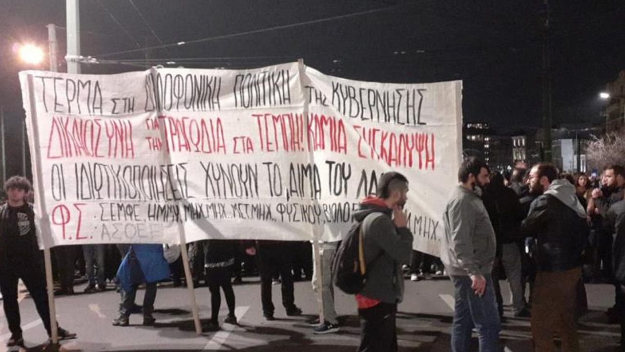 Yunanistan’da yaşanan tren kazası protesto edildi: Özelleştirmeler öldürüyor!