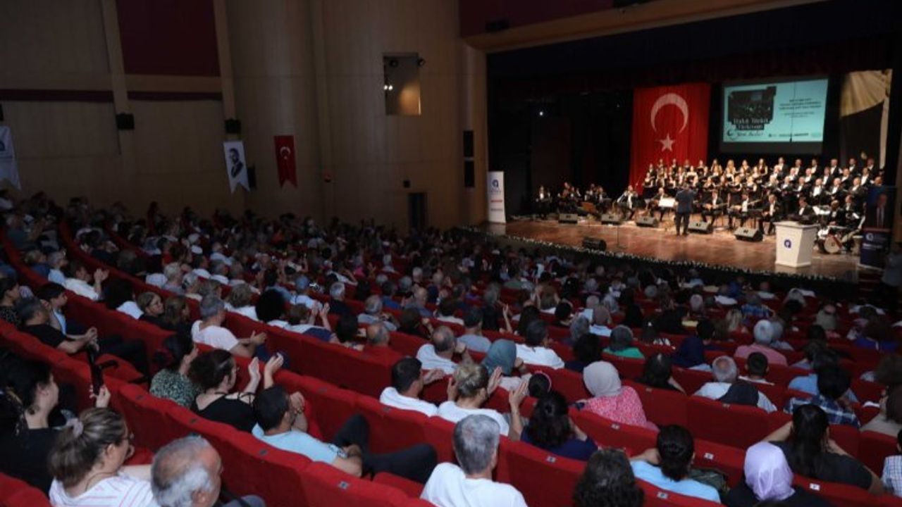 Antalya'da “Türkü Türkü Türkiye’m” konseri coşturdu
