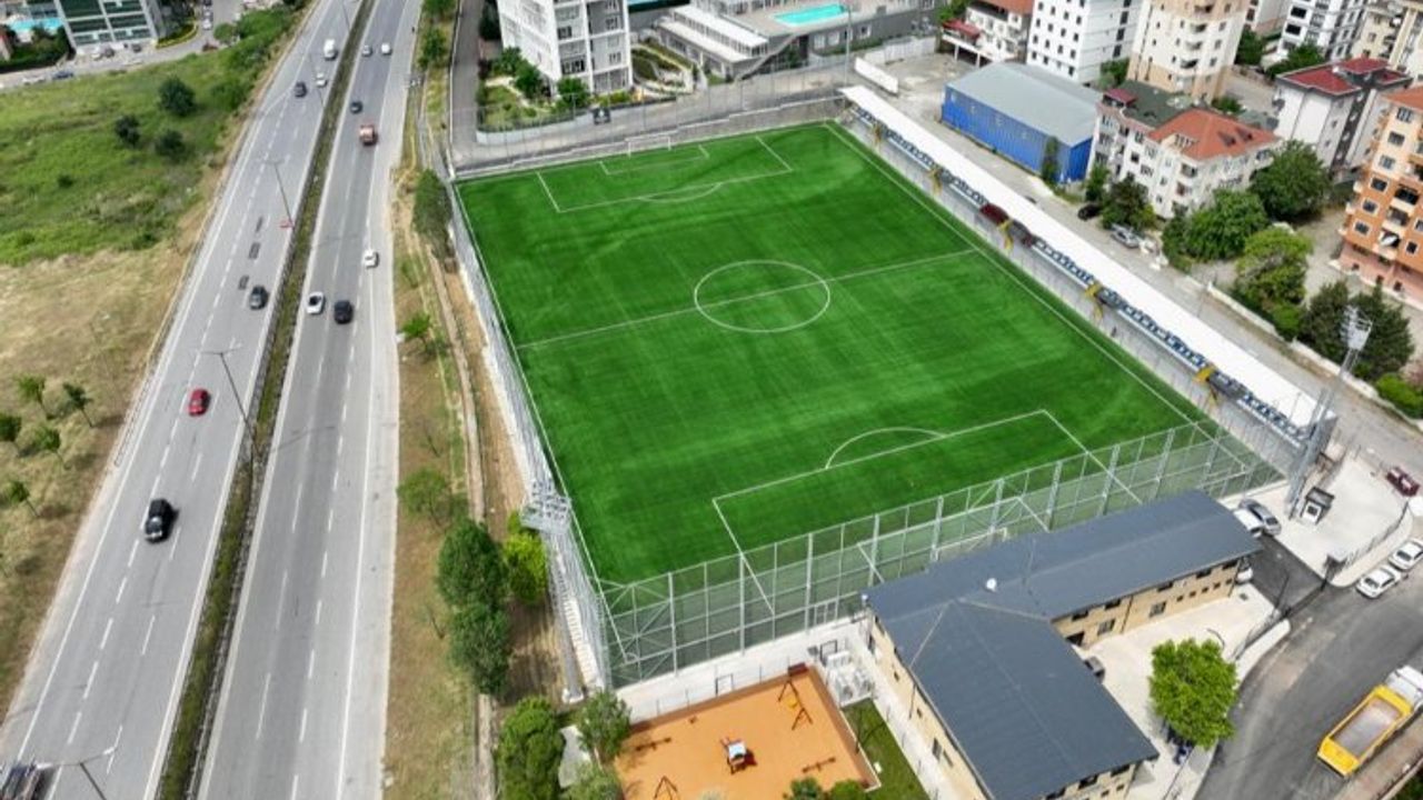 İstanbul Büyükşehir Belediyesi'nden Kartal'a yeni futbol sahası