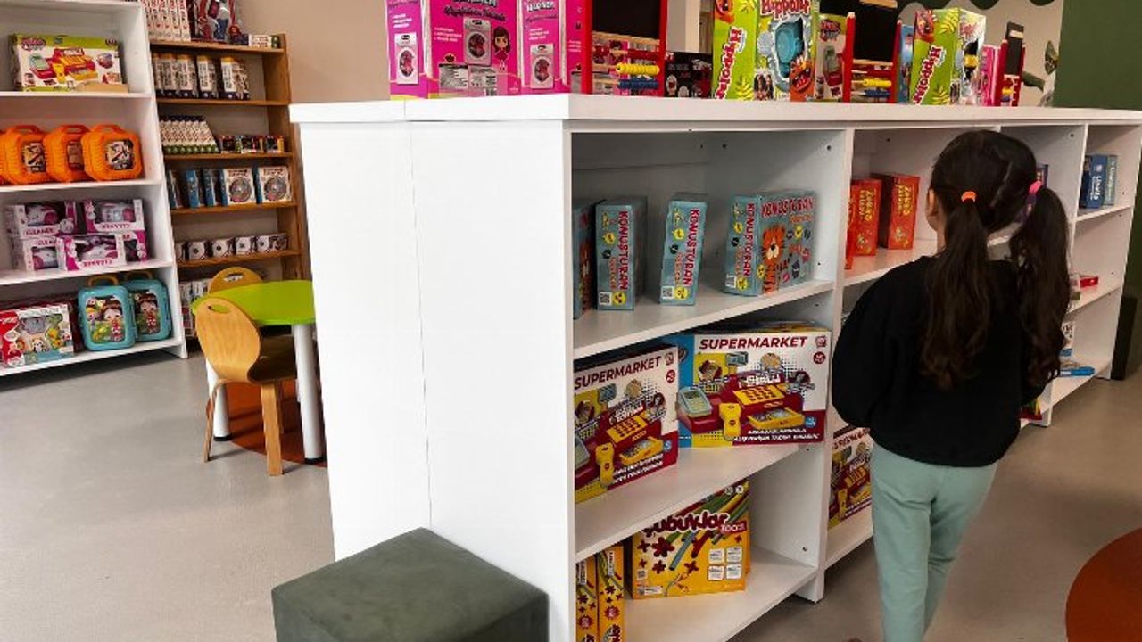 Muğla'da 'Oyuncak Kütüphanesi' miniklerin ilgi odağı oldu