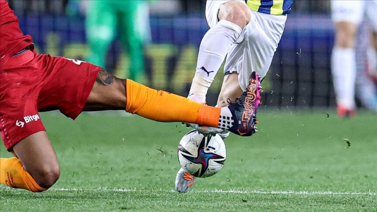 Galatasaray-Fenerbahçe maçı ne zaman, saat kaçta, hangi kanalda, şifresiz mi?