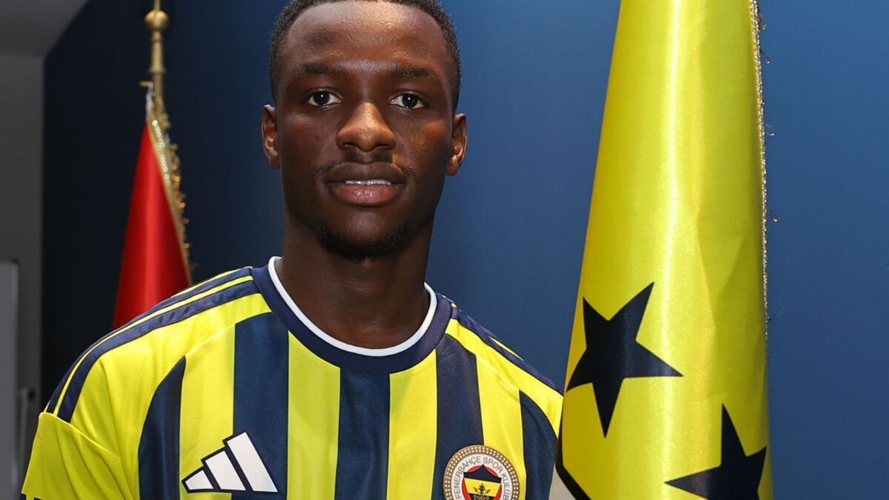 Amara Diouf kimdir, mevkisi ne? Fenerbahçe'nin yeni transferi Amara Diouf hangi takımlarda oynadı?
