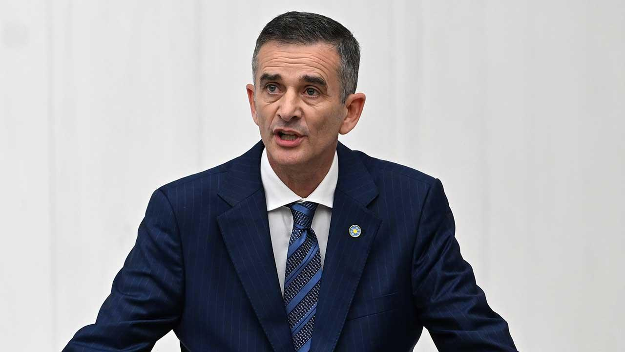 Ümit Dikbayır, CHP'den istifa etti!