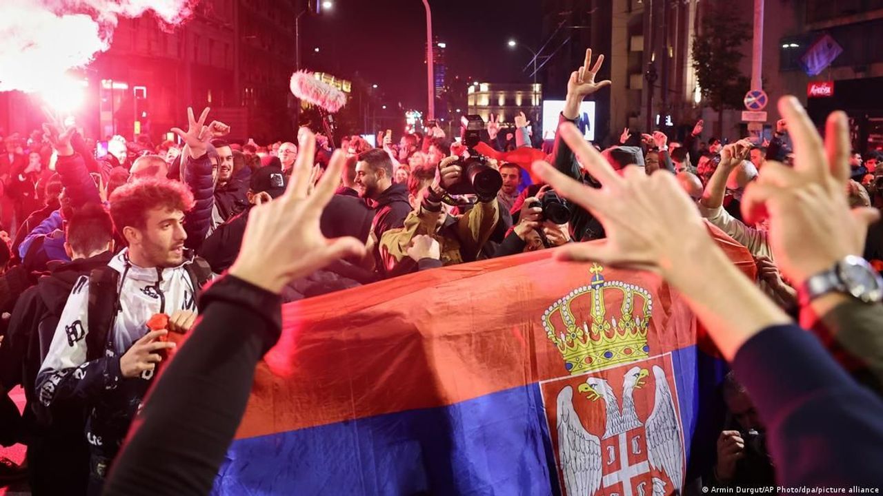 Sırbistan'da Seçimde Vucic Kaybetti, Öğrenci Listesi Kazandı