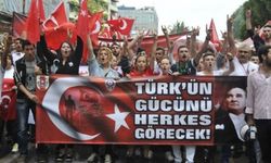 Kocaeli'de, ırkçı pankart altındaki yürüyüş sonrası HDP binasına saldırı