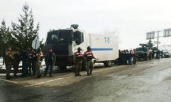 Şırnak'a yürümek isteyenlere polis ve asker barikatı