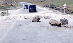 Doğubayazıt-Çaldıran yolu 'hendek' kazılarak Valilik tarafından ulaşıma kapatıldı