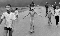 Pulitzer ödüllü fotoğrafı sansürleyen Facebook'tan geri adım
