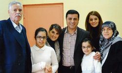 Selahattin Demirtaş'ın ailesiyle fotoğrafı paylaşıldı