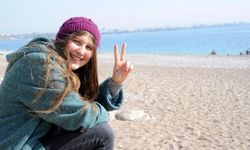 'Kırmızı fularlı kız' Rakka'da hayatını kaybetti