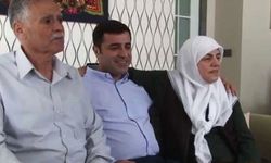Annesi ile fotoğrafı olan gazete verilmeyen Demirtaş: Annelerin mesajından değil, terliğinden korkun bence