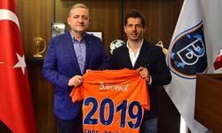 Emre Belözoğlu, 1 yıllık anlaşmayı imzaladı