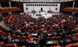Meclis 7’si HDP'li vekillere ait 75 fezleke ile açıldı
