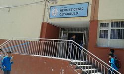 Din öğretmeninden çocuklara: 'Banyoya çıplak girmeyin cinler musallat olur', 'Alevi olan el kaldırsın'..