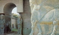 IŞİD antik kent Nimrud'u dozerlerle yıkıyor