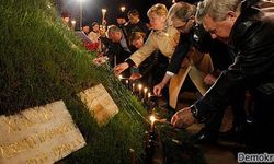  Ukrayna'da çanlar Çernobil için çaldı