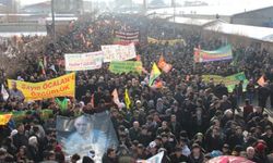 Van'da binlerce kişi 'Öcalan'a özgürlük' için yürüdü