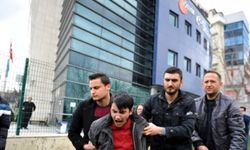 YGS'yi protesto eden öğrenciler kendilerini ÖSYM binasına zincirledi
