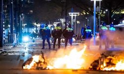 Hollanda'da Covid önlemleri protestosunda polis göstericilere ateş açtı: 7 yaralı, onlarca gözaltı