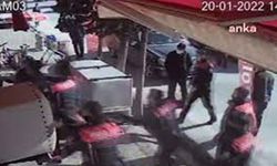 Polisler bir esnafı tekme tokat döverken görüntülendi