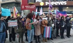 İzmir'de translara yönelik saldırılar protesto edildi