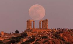 Süper Kanlı Ay Tutulması: Ay neden geçici olarak koyu kırmızı renk aldı?