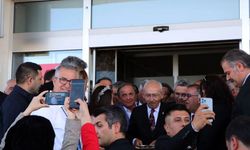 Kılıçdaroğlu Van'da: Ekmek, su ve tuzla karşılandı
