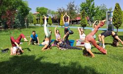 Parkta yoga yapanlar CİMER’e şikayet edildi