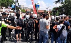 İstanbul'da şiddeti protesto eden sağlıkçılara polis saldırısı