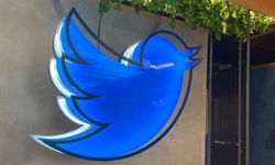 Twitter, 'mavi tik'i yeniden erteledi