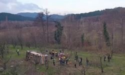 İşçileri taşıyan minibüs devrildi: Uzman er öldü, 9 yaralı