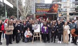 Kadıköy'de Salvador Dali'nin ölüm yıl dönümünde lokma dağıtıldı