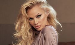 Pamela Anderson, Jack Nicholson'ı Playboy Malikanesi'nde grup seks yaparken nasıl bastığını anlattı
