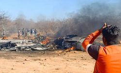 Hindistan'da iki savaş uçağı düştü: Bir ölü